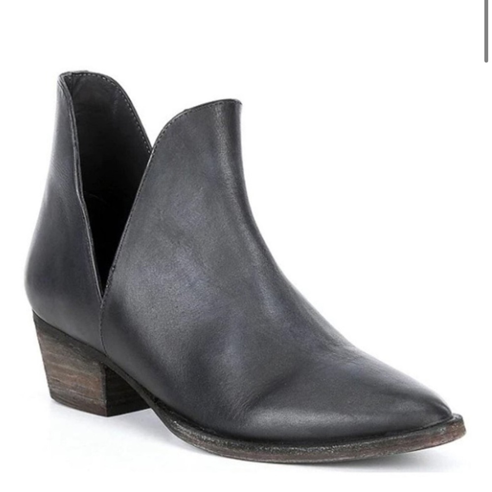 FREE PEOPLE WOMEN'S CHARM DOUBLE V ANKLE FASHION BOOTIES - POINTED TOE